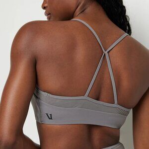 Vuori - Hot Mesh Sports Bra, in Smoke, XS
